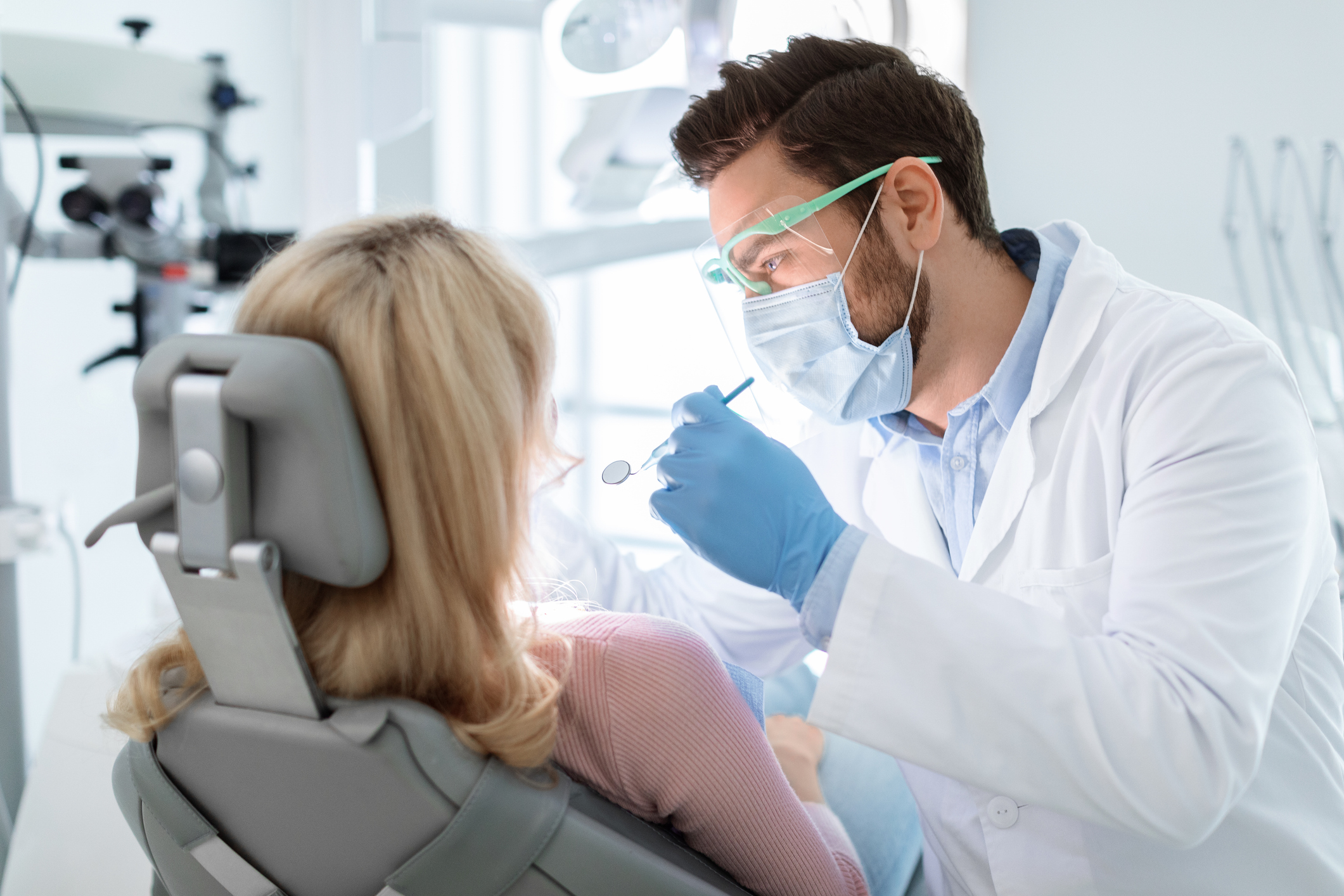 Why Dentists Are Choosing Chloroprene Gloves: The Perfect Balance of Comfort and Protection